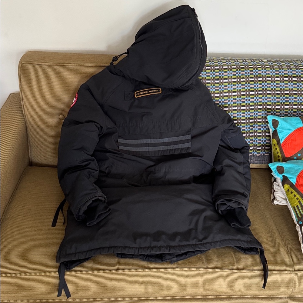 Canada Goose Olympia Down Parka. Size Medium. EUC. Poshmark authentication. - Picture 4 of 16